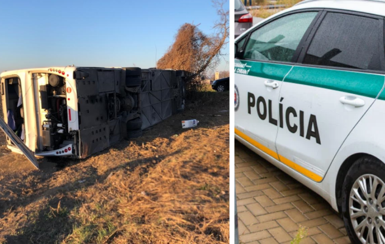 Pri obci Čierna Voda sa prevrátil autobus. Nachádzalo sa v ňom 12 ľudí