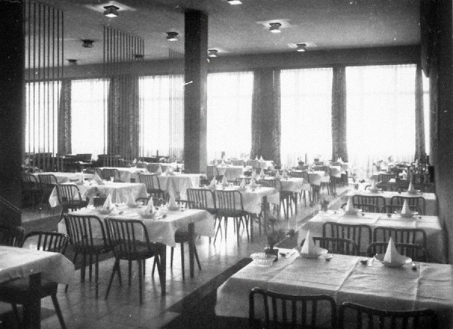 Trnava Dolné bašty. Jedáleň hotela Karpaty. Zdroj: FB - Staré fotky Trnava